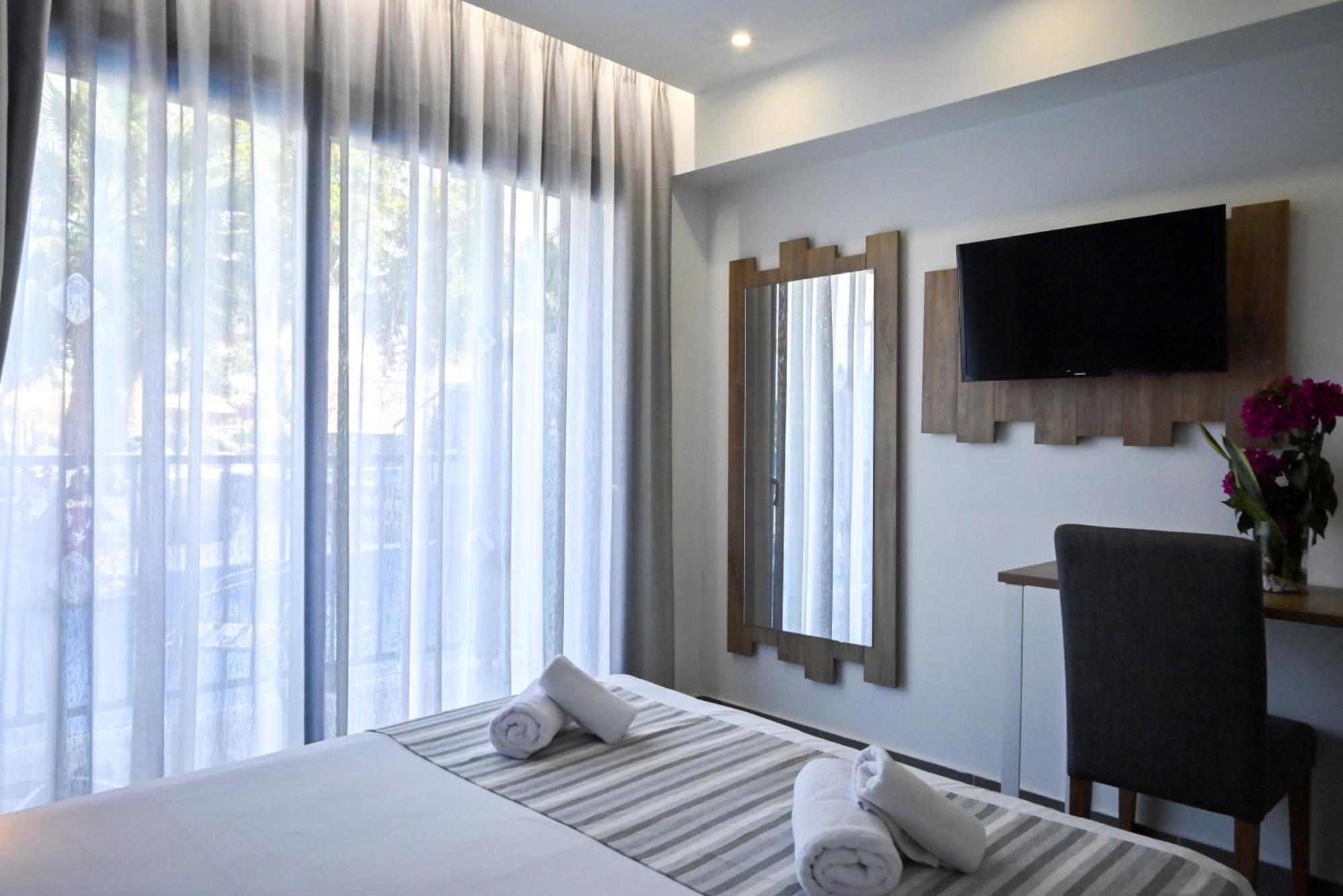 Pollis Hotel Херсонисос Екстериор снимка