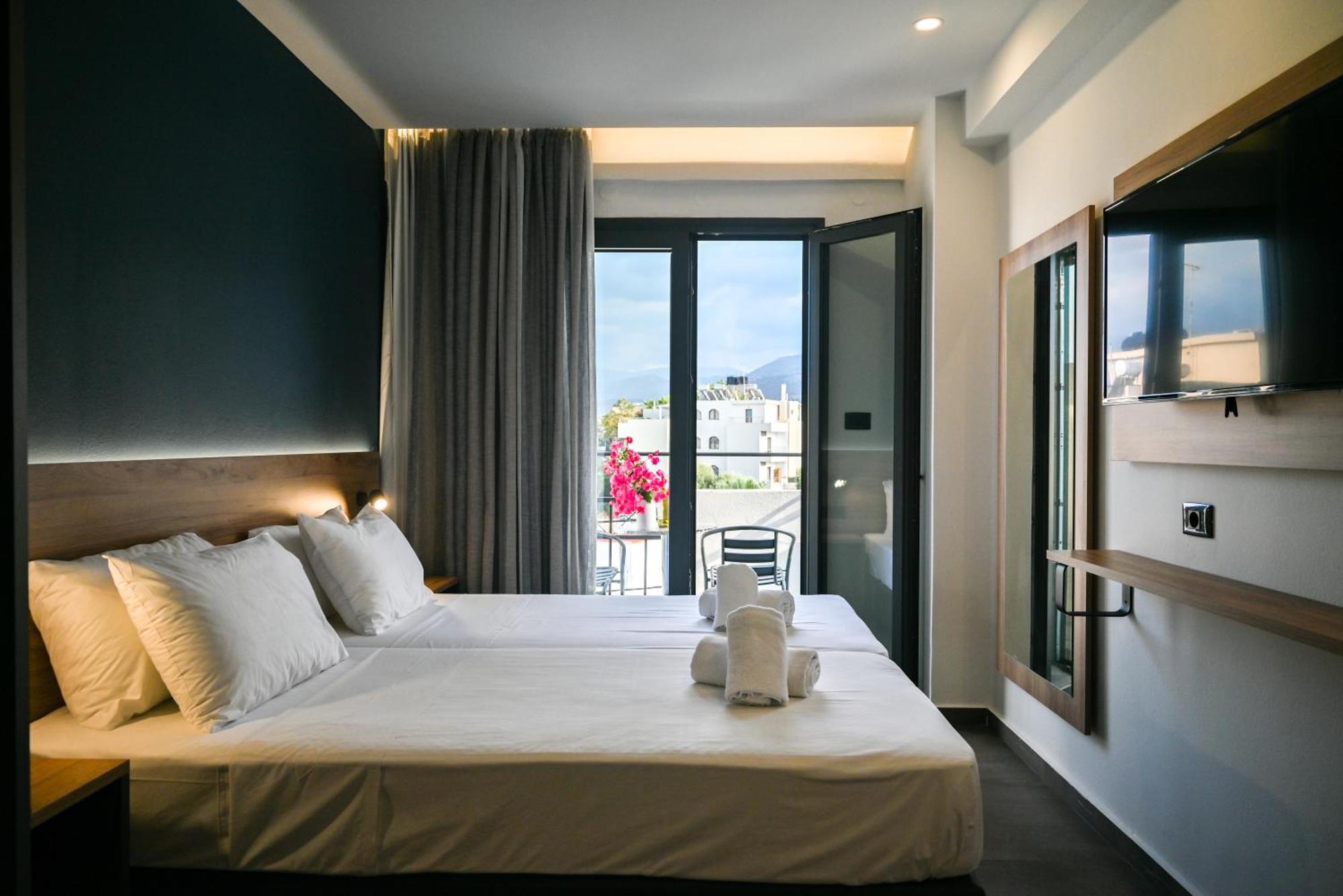 Pollis Hotel Херсонисос Екстериор снимка