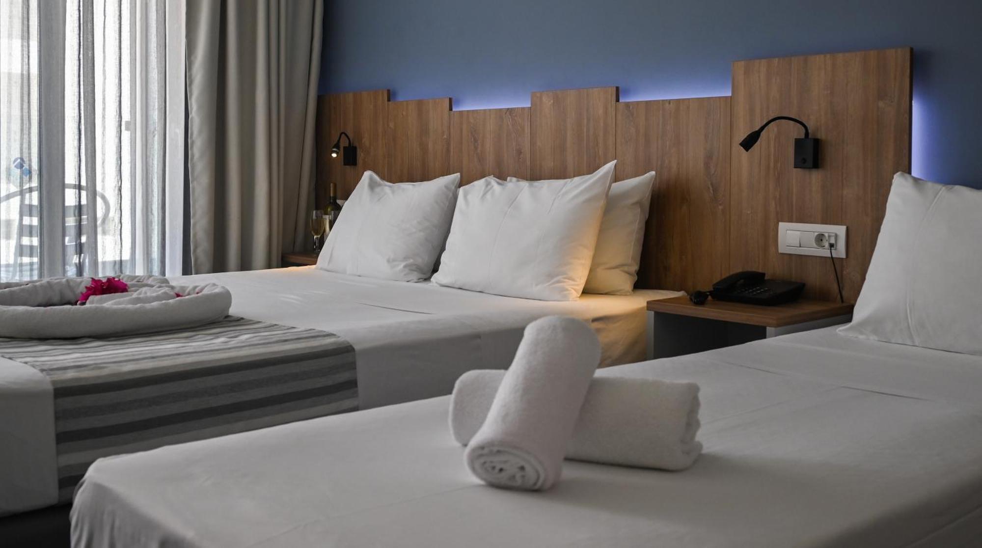 Pollis Hotel Херсонисос Екстериор снимка